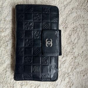 CHANEL Black Quilted Embossed Leather Wallet with Silver CC